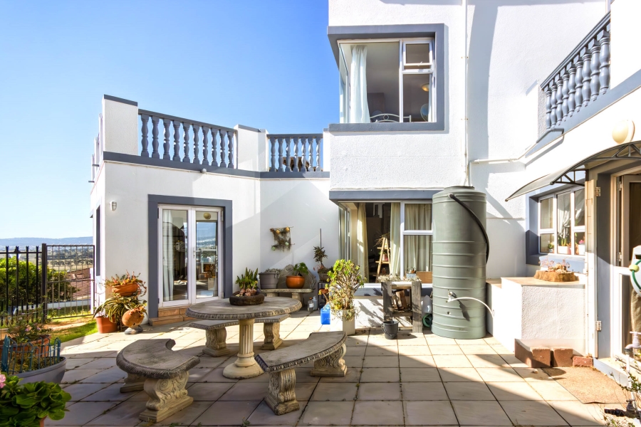 5 Bedroom Property for Sale in Mountainside Western Cape